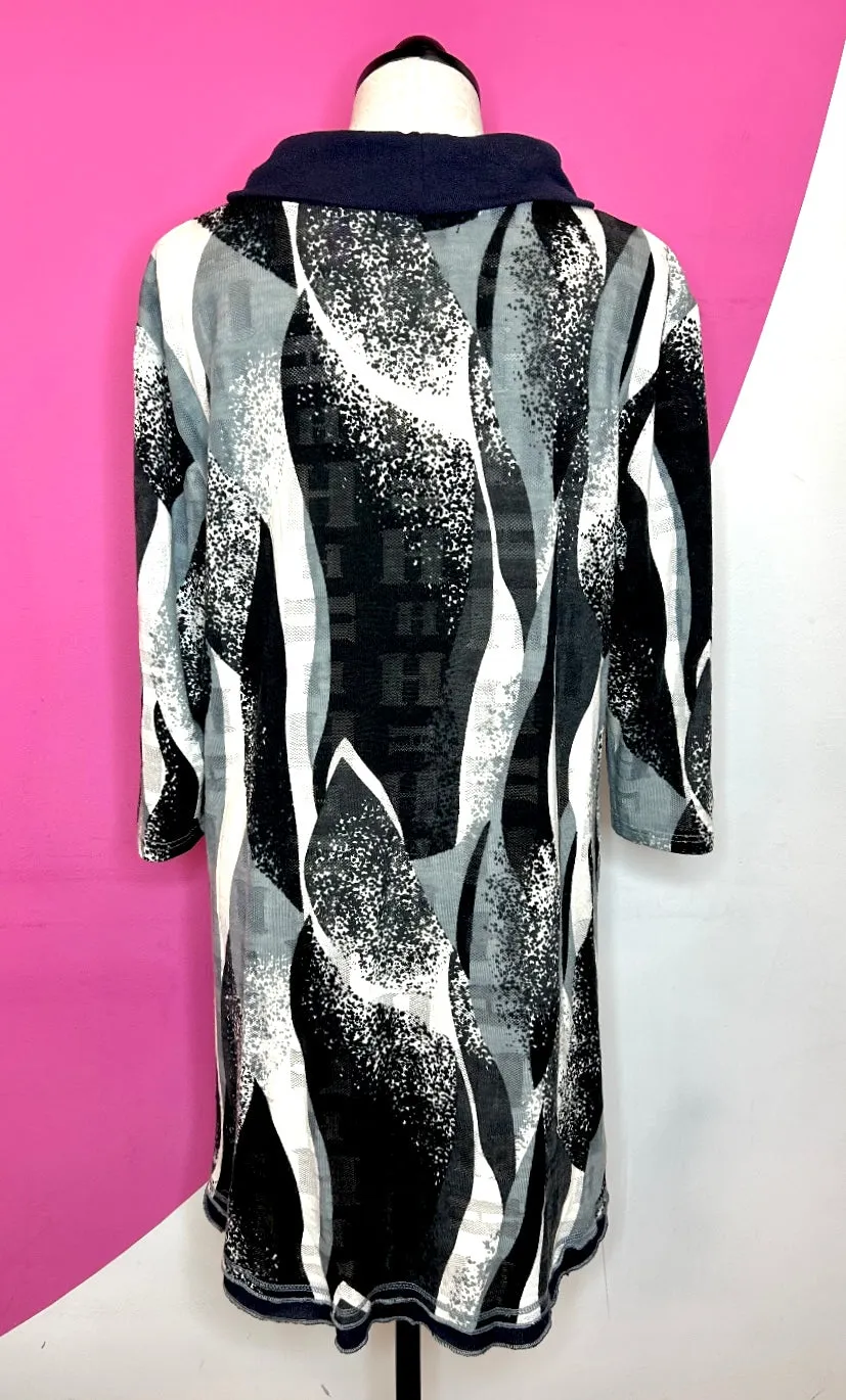 CREATION BOUTIQUE ABSTRACT TUNIC - XL